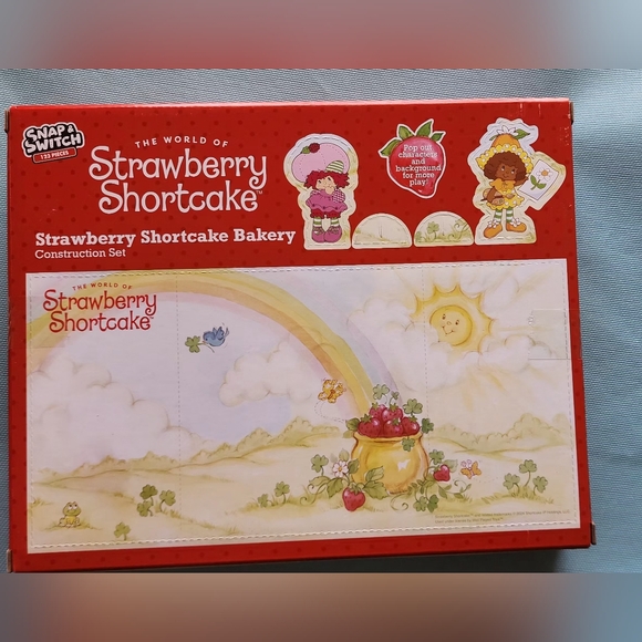 Strawberry Shortcake Produce Stand Building Blocks Kit - Picture 2 of 6